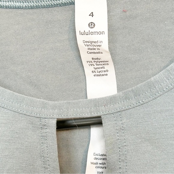 Lululemon teal yoga shirt- size 4 - Picture 4 of 5